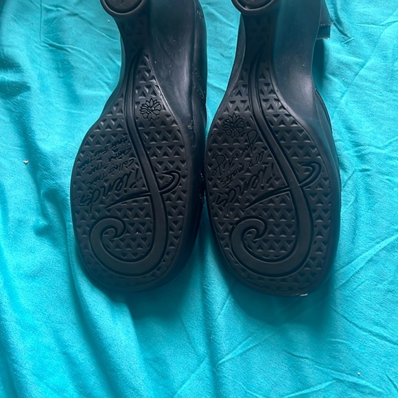 John Fluevog Friends Black Heels. Discontinued retro with vintage pinup style! - Picture 4 of 5